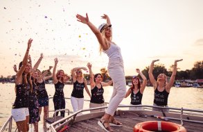 מסיבת רווקות לכלה מאוהבת בחיים