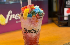 בר שייקים וקינוחים לאירועים – חוויה צבעונית, קרה וממכרת | Freshop Party